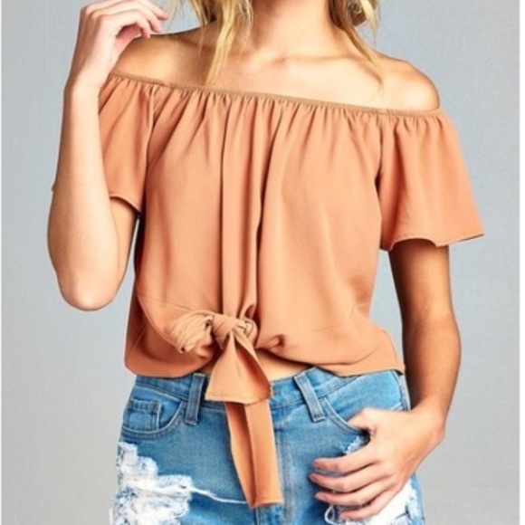 Tops - LAST 1 Sz L HP Off Shoulder Top w/ front tie